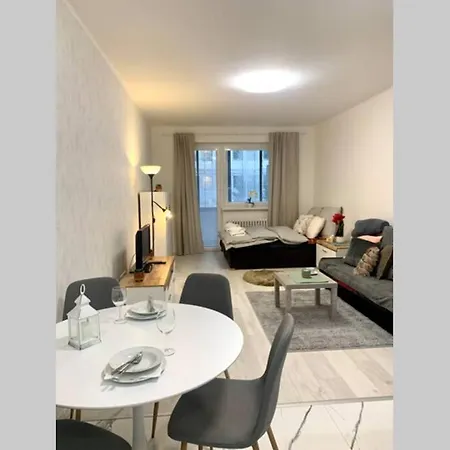 Completely Renovated Apartment Next To Lake. Lejlighed Bratislava