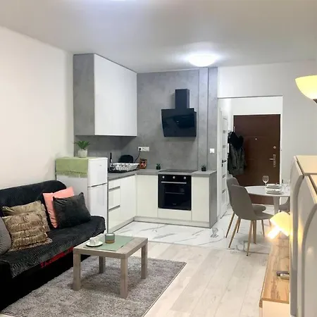 Lejlighed Completely Renovated Apartment Next To Lake. *