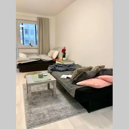 Completely Renovated Apartment Next To Lake. Lejlighed *